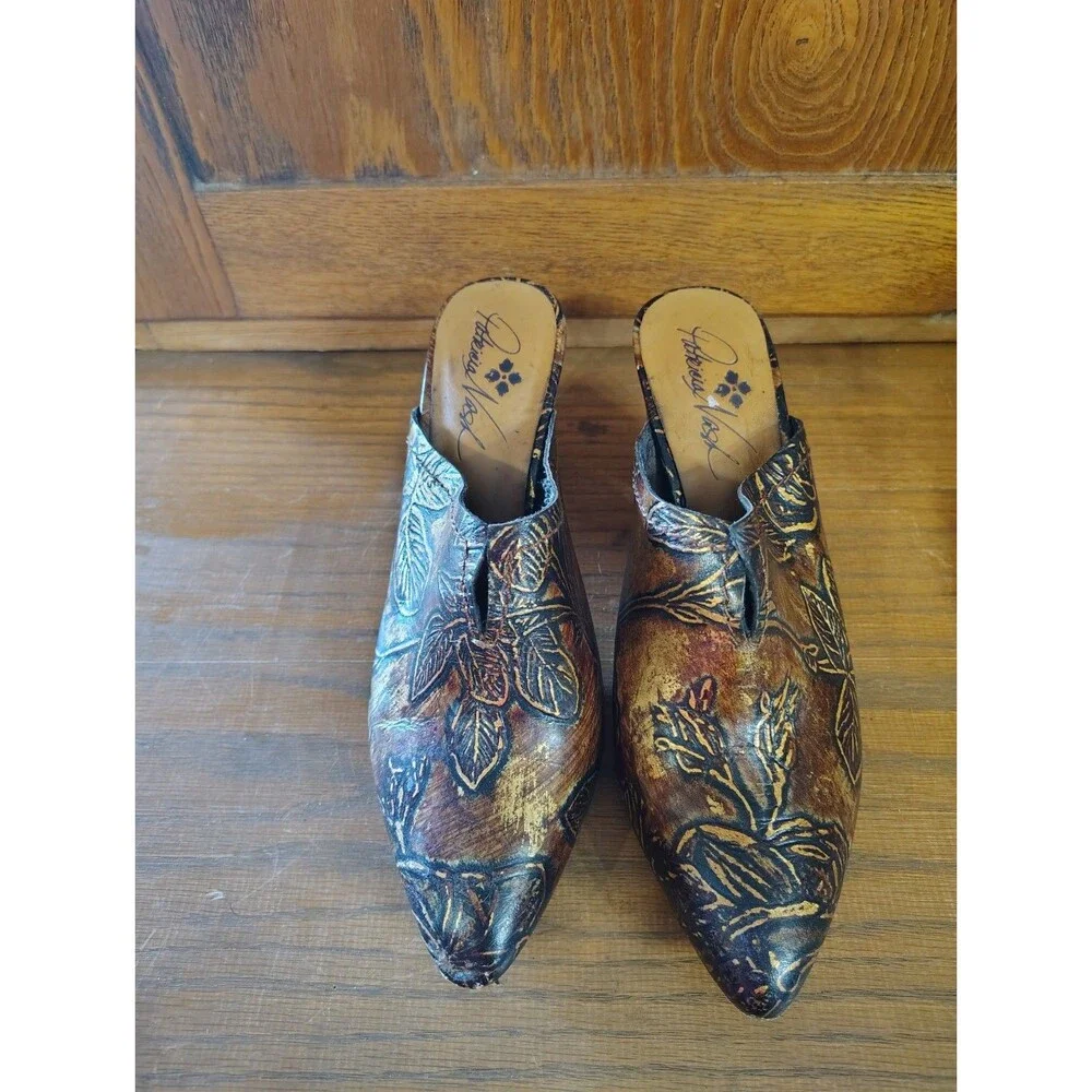 Patricia Nash Women's Ruffina Slip-On Mule, Chocolate/Gold Size 7.5 Flaw